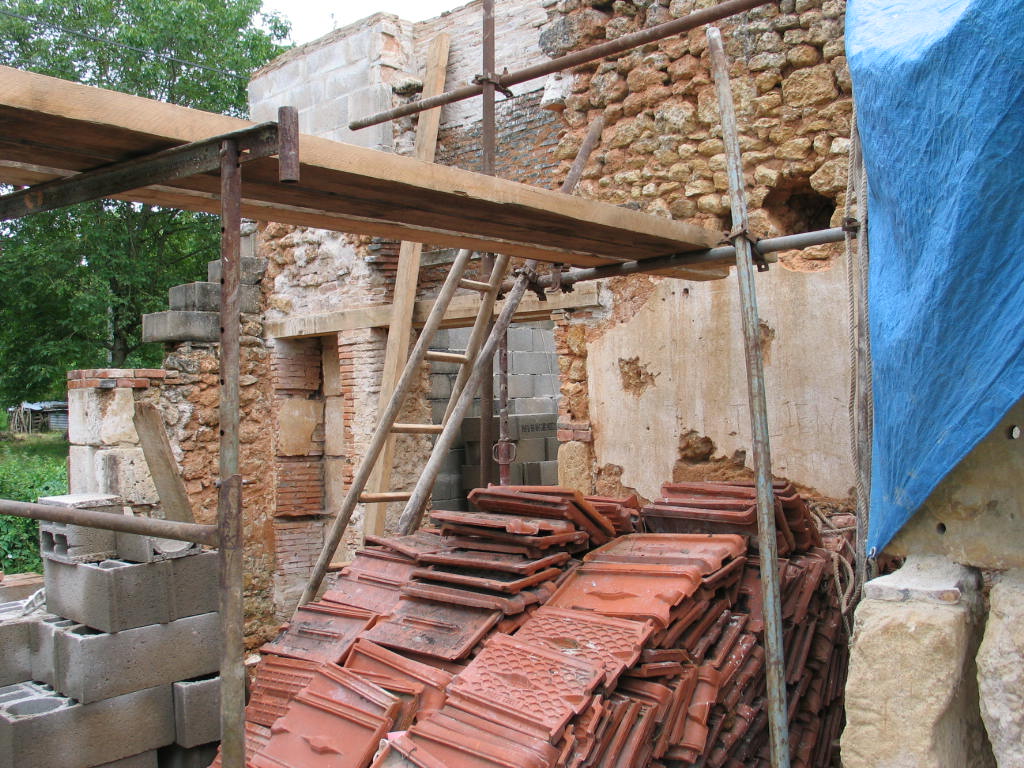 rénover, restaurer une maison, utilisation tube échafaudage