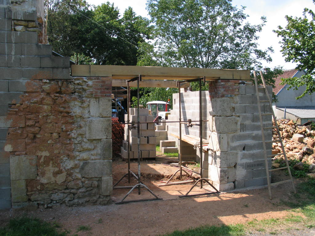 rénover, restaurer une maison, les poutres garage