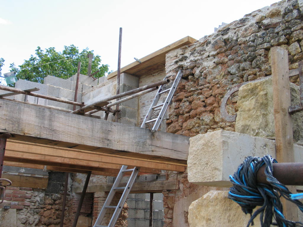 rénover, restaurer une maison, linteau du placard du grenier