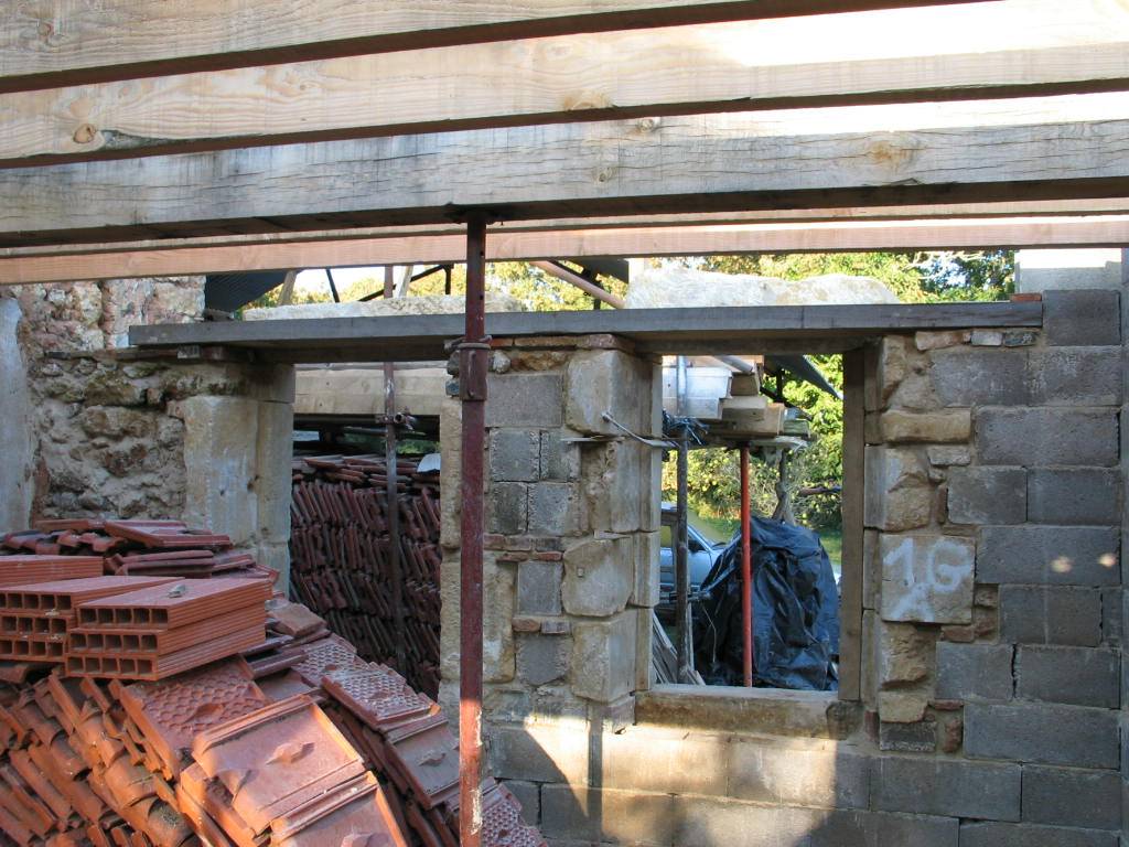 rénover, restaurer une maison, pose linteau coté entrée