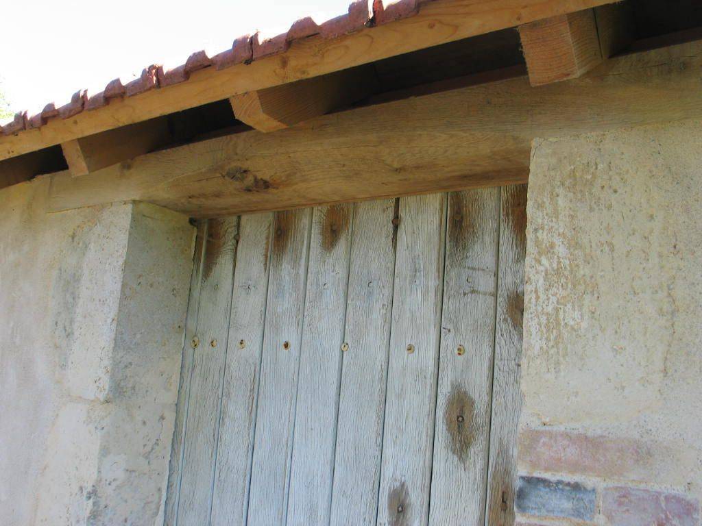 rénovation, restauration, maison ancienne, le linteau de la porte arrière